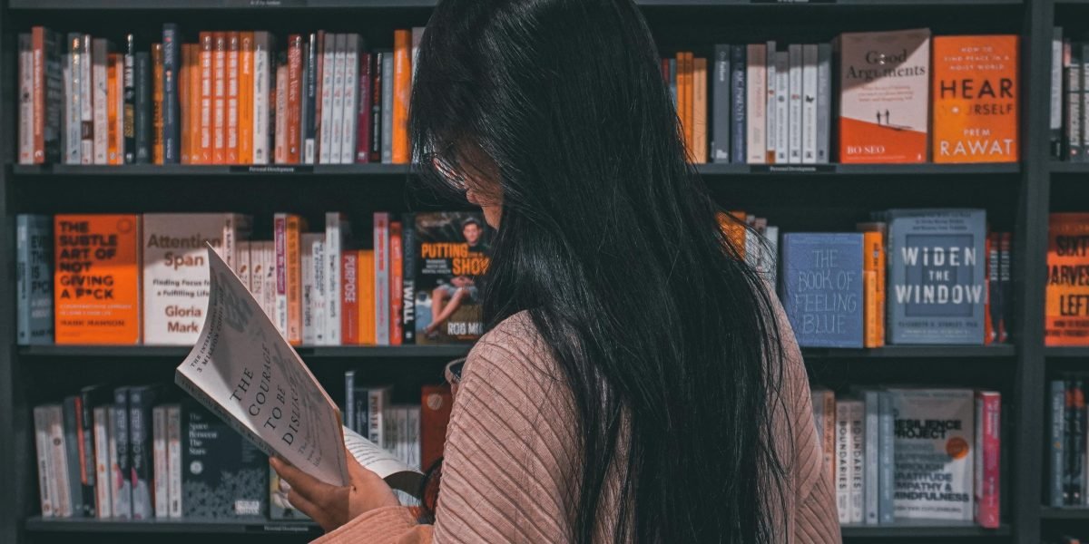 This article explains why Mitch Albom's novels resonate strongly with readers who usually prefer fantasy or speculative fiction, showing how his work blends mag...