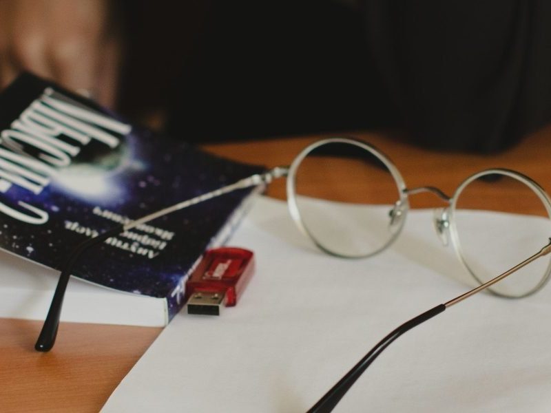 This article explains a clear, practical approach to discovering book series that truly match your tastes instead of defaulting to bestsellers. It walks you thr...